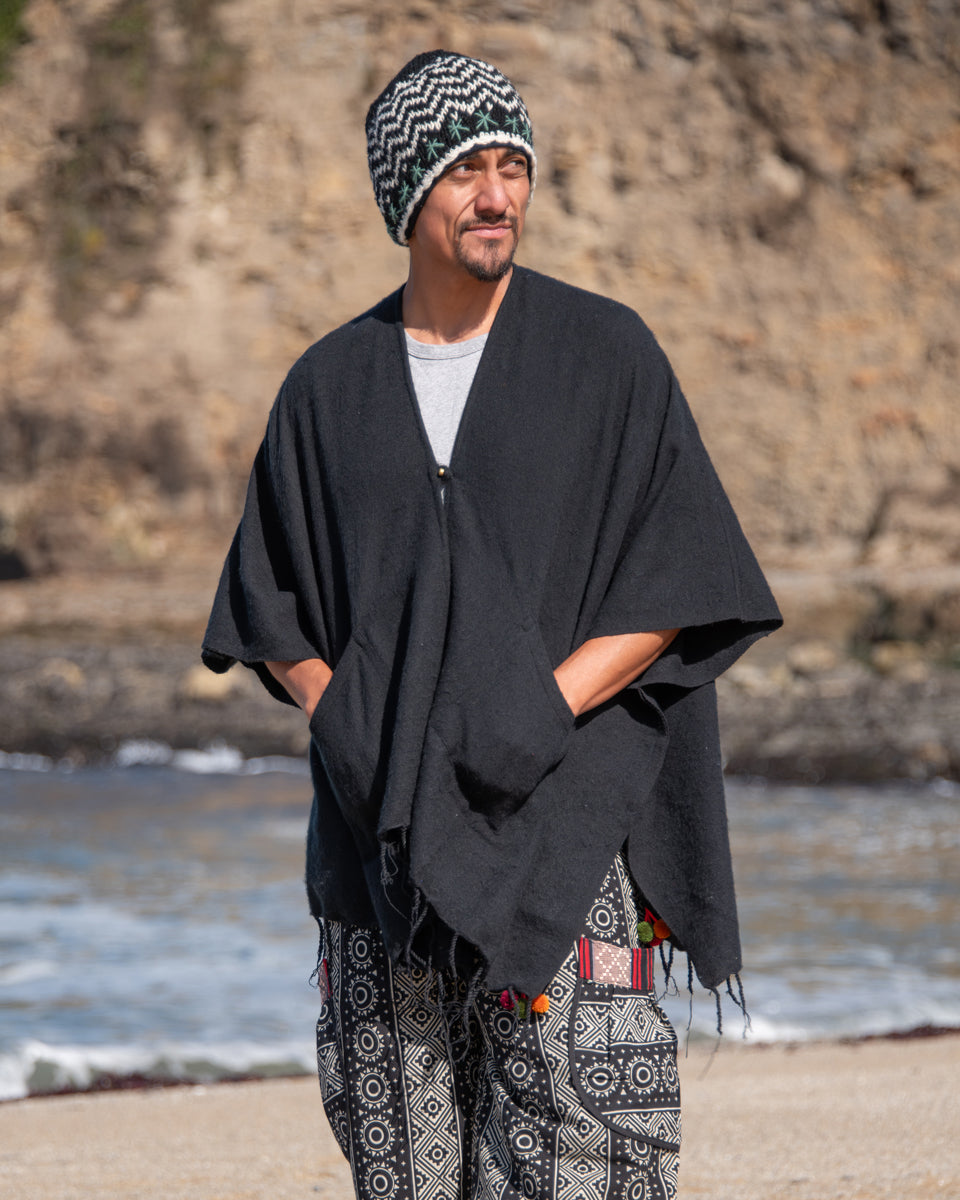 Brushed Woven Ruana in Black