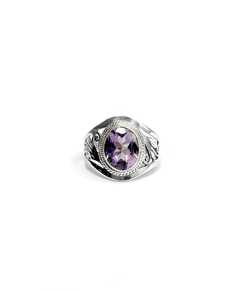 Jali Ring with Oval Stone