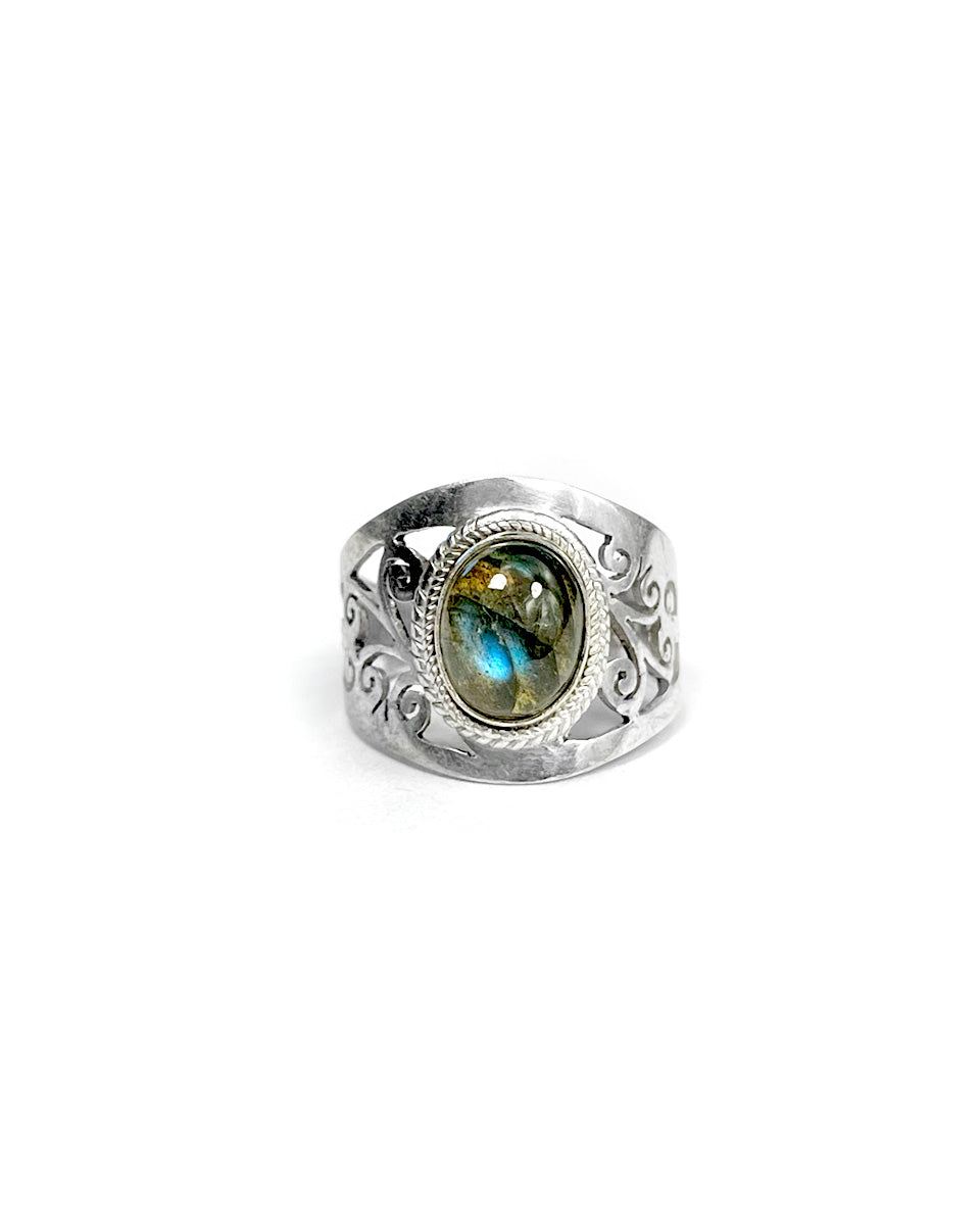 Jali Ring with Oval Stone