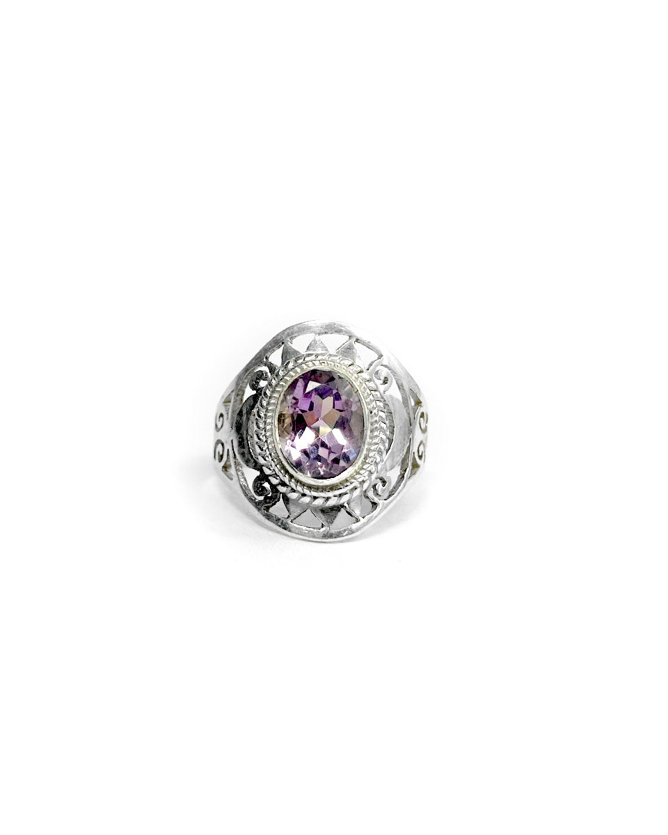 Jali Ring with Round Stone