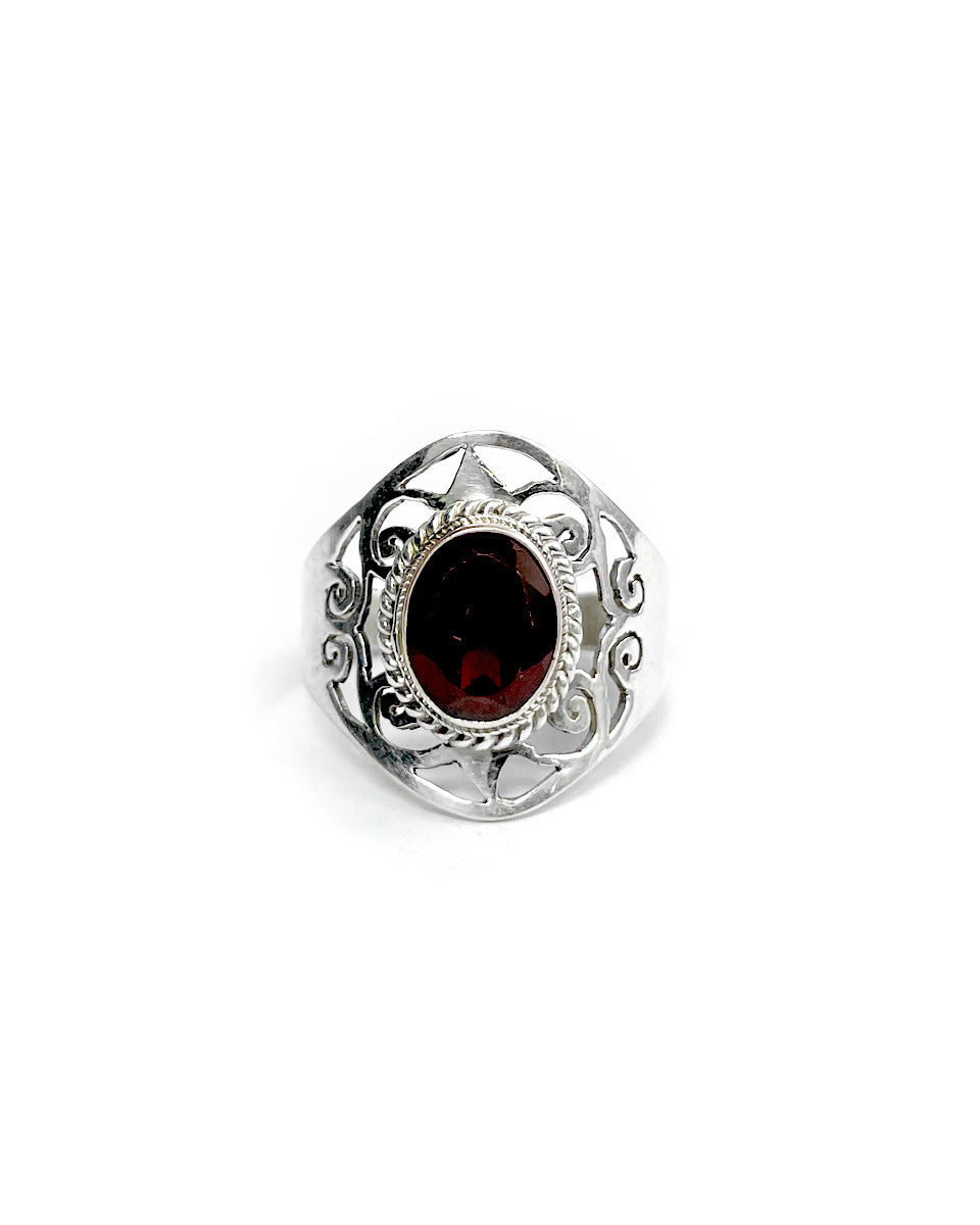 Jali Ring with Round Stone